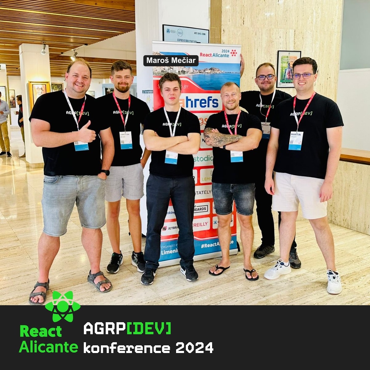 Tým Atlas Group na React Alicante 2024. Maroš Mečiar je označený jménem, třetí zleva.